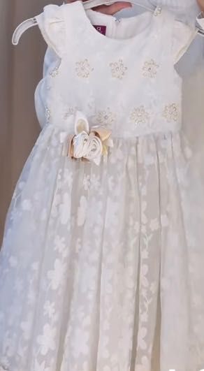 Святкова сукня для дівчинки