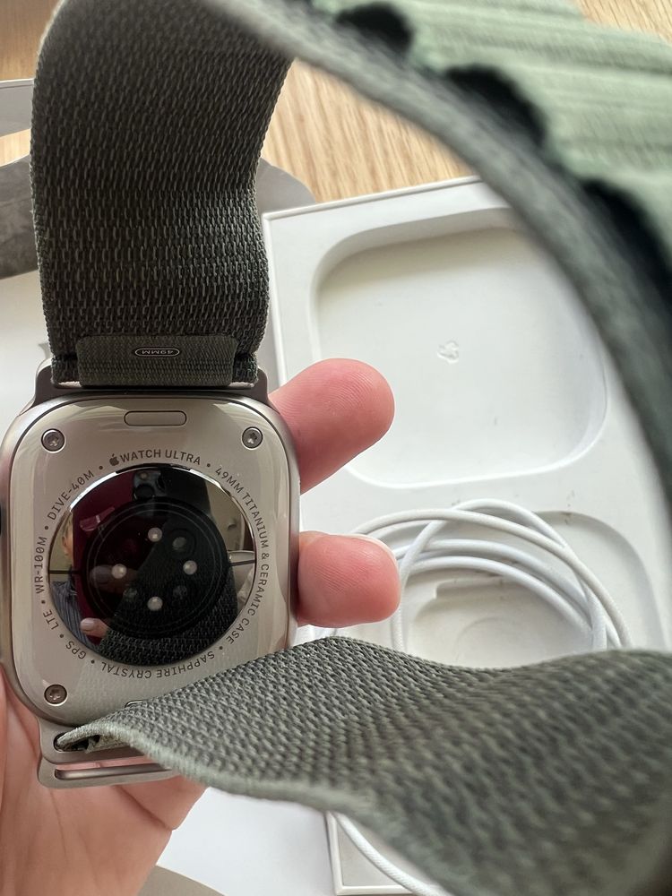 Apple Watch Ultra 49mm Titanium, Green Alpine Loop M