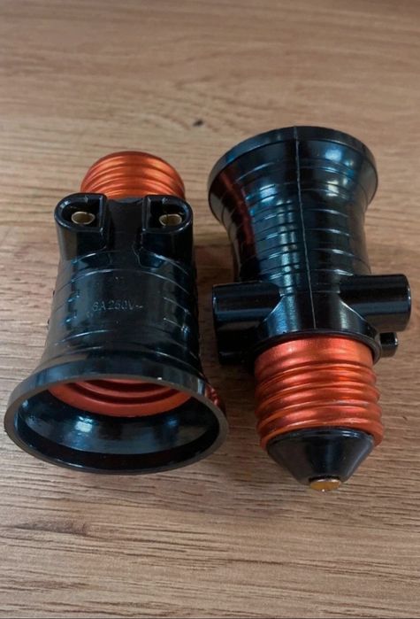 Adapter przejściówka elektryczna prądu

złodziejka żarówka piwnica I