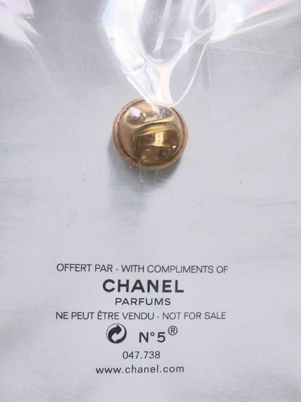 Пін Chanel сувенір