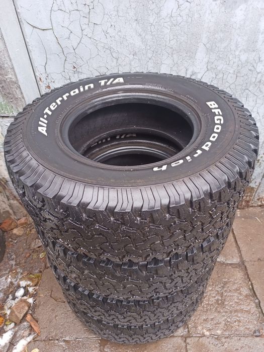 Продам комплект грязевой резины 5шт BFGoodrich 265/75 R16