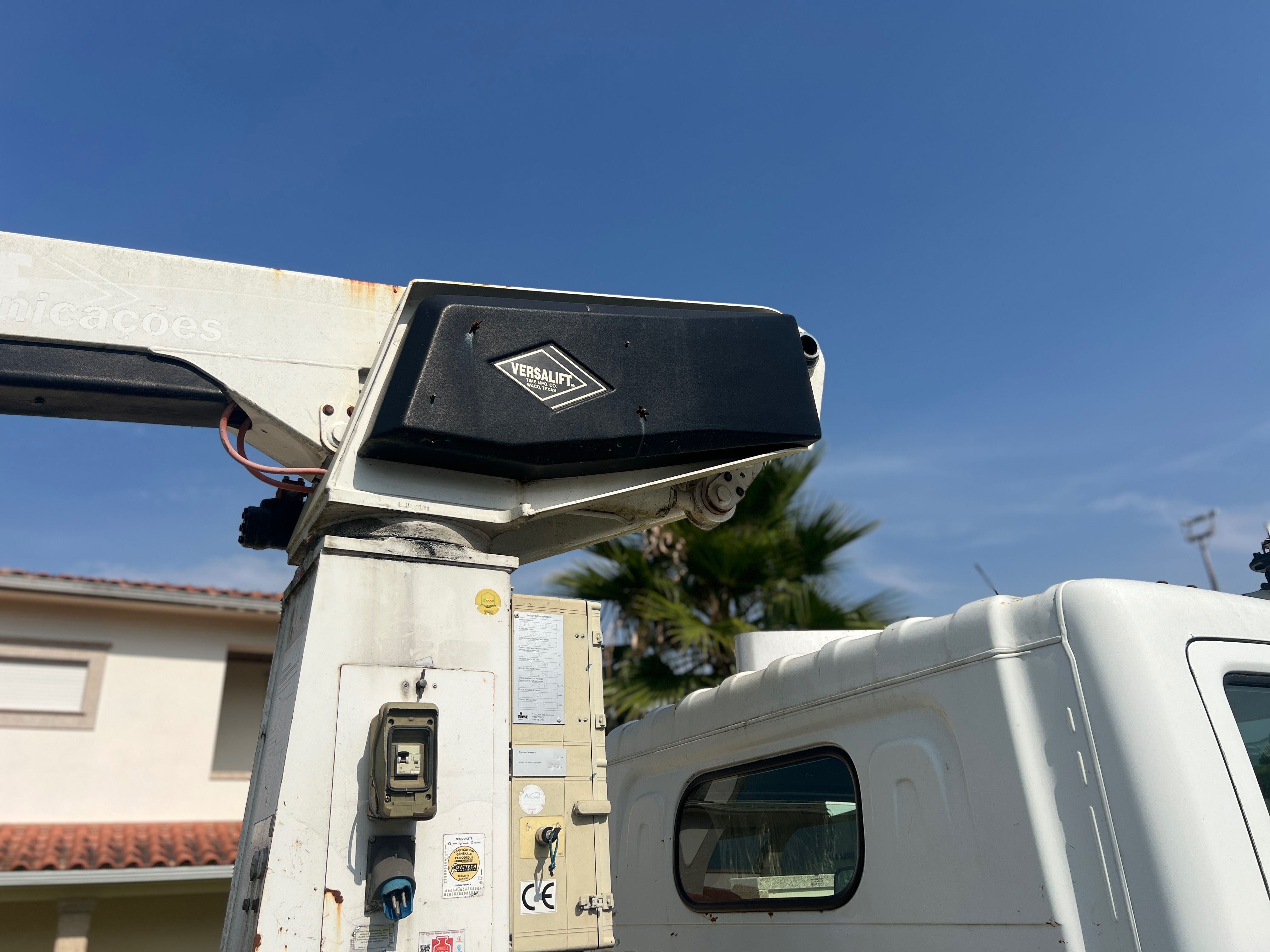 Nissan Cabstar 2.5 Dci com Grua