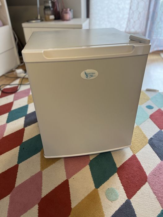 Lodówka mała Electroline 50W