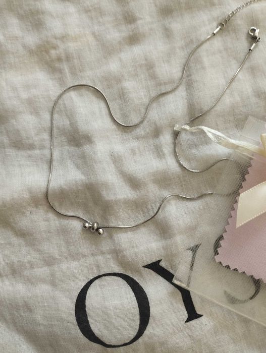 Srebrny nowy naszyjnik choker z kuleczkami