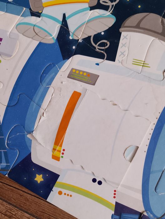 Zestaw puzzli z okienkami