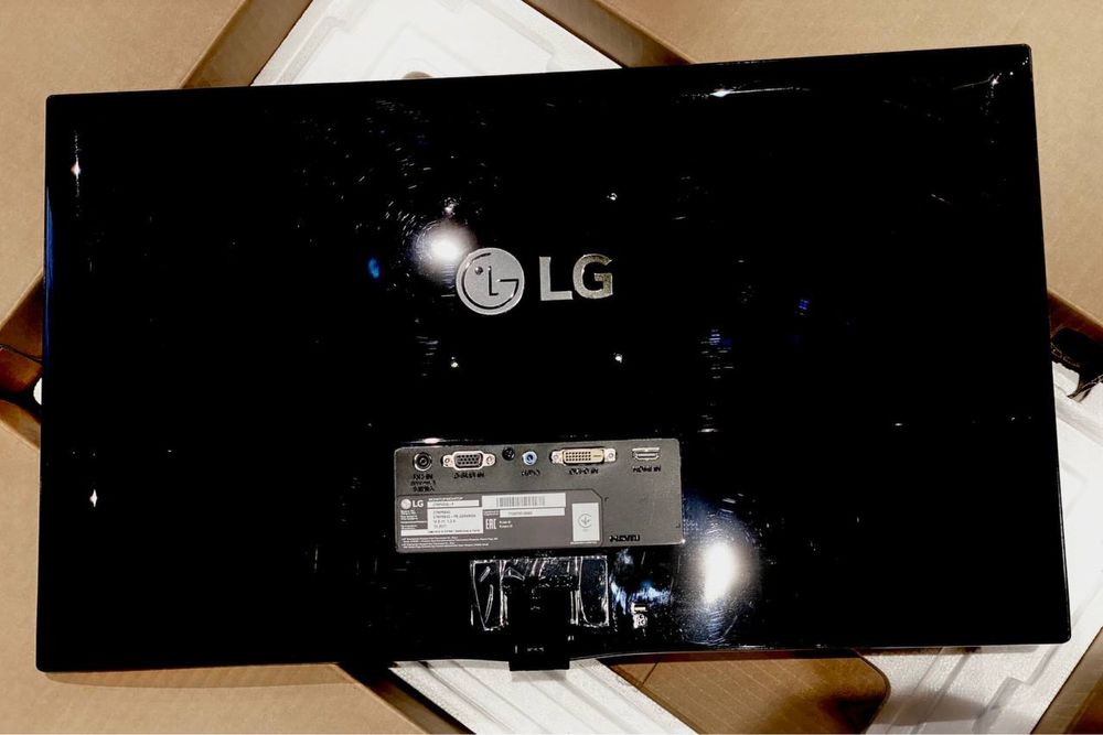 Монітор LG 27mp68vq