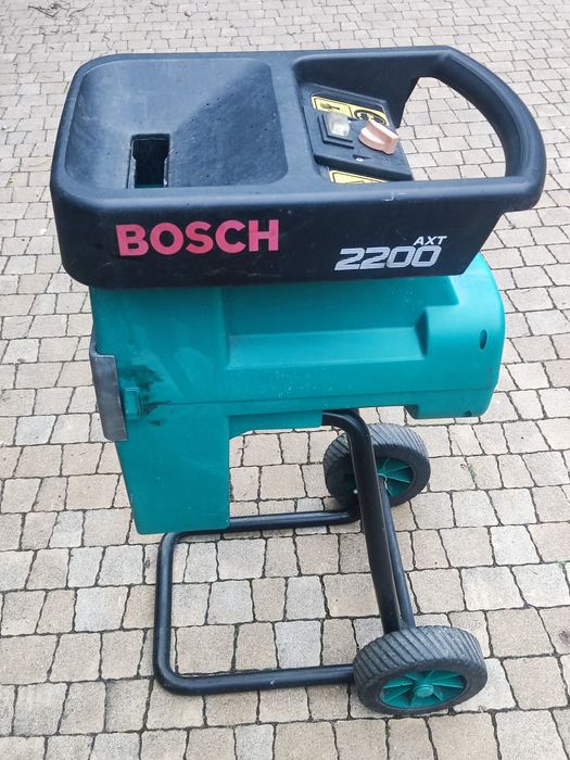 Rozdrabniacz do gałęzi frezowy, walcowy BOSCH AXT 2200