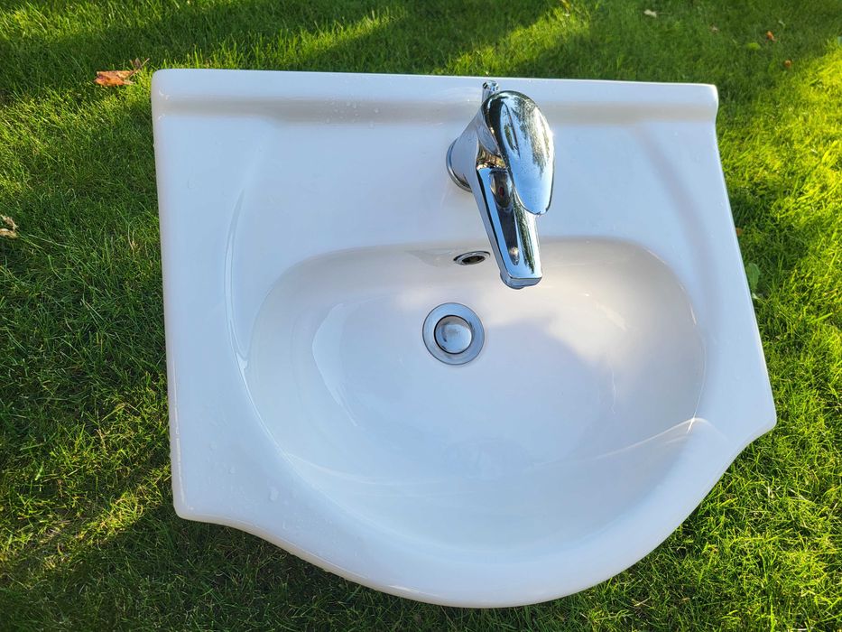 Umywalka łazienkowa z baterią