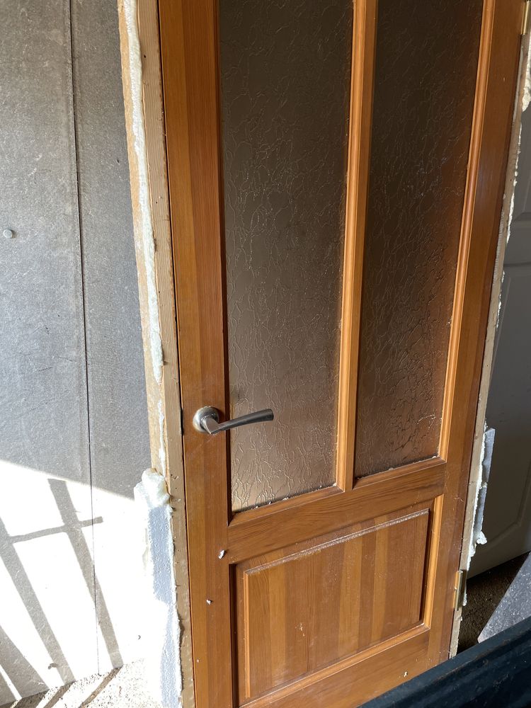 Продам деревяні двері