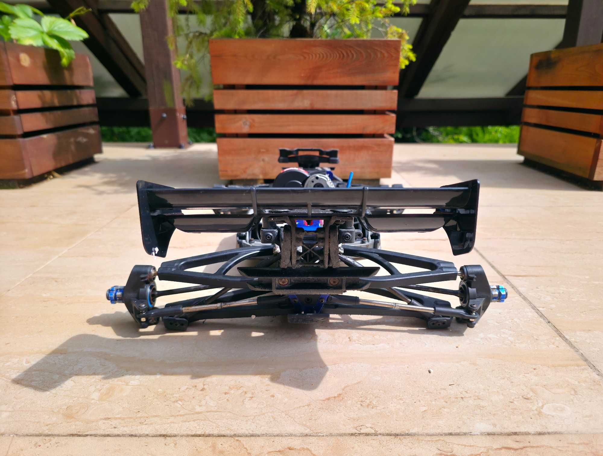 Traxxas E-Revo 2.0 podwozie modelu RC + serwo SRT CL6023