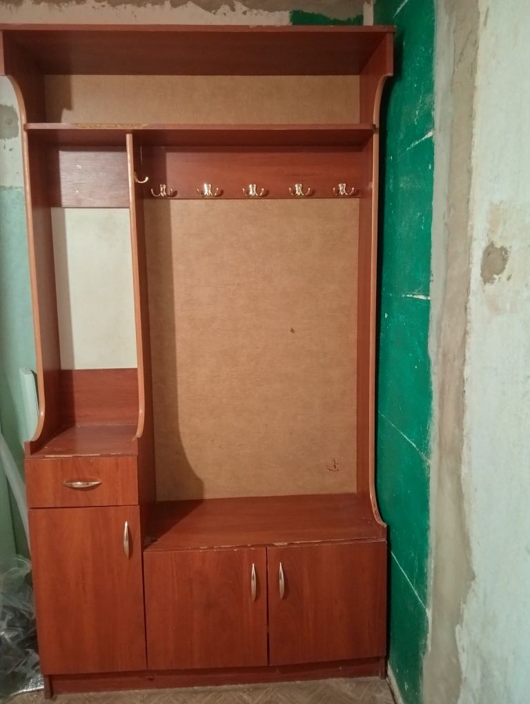 Продам прихожу в коридор