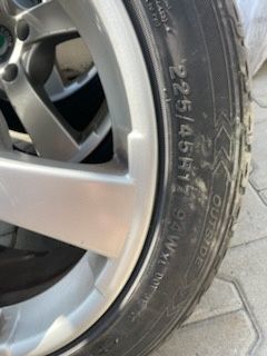 Sprzedam felgi z oponami 17.