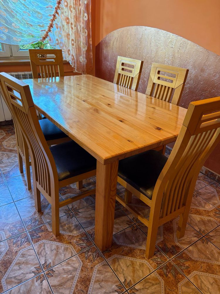Stół z litego drewna sosnowego z krzesłami