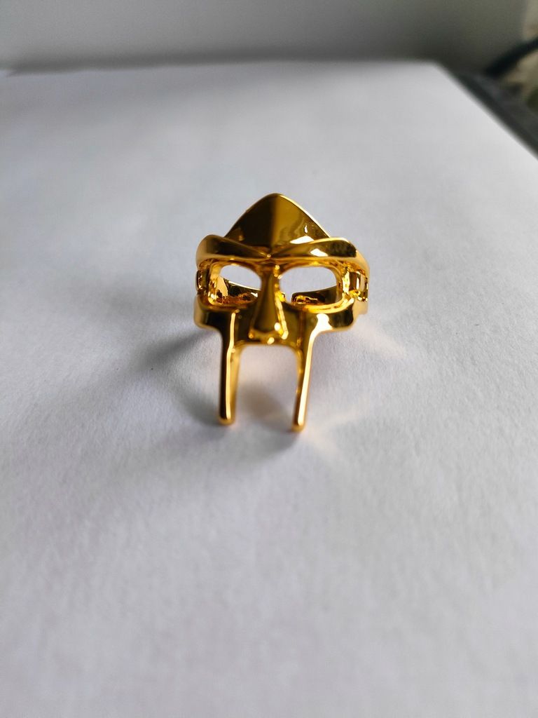 Sygnet maska MF DOOM pierścień złoty