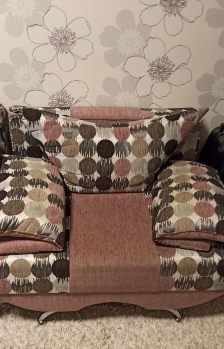 Диван та два крісла у відмінному стані