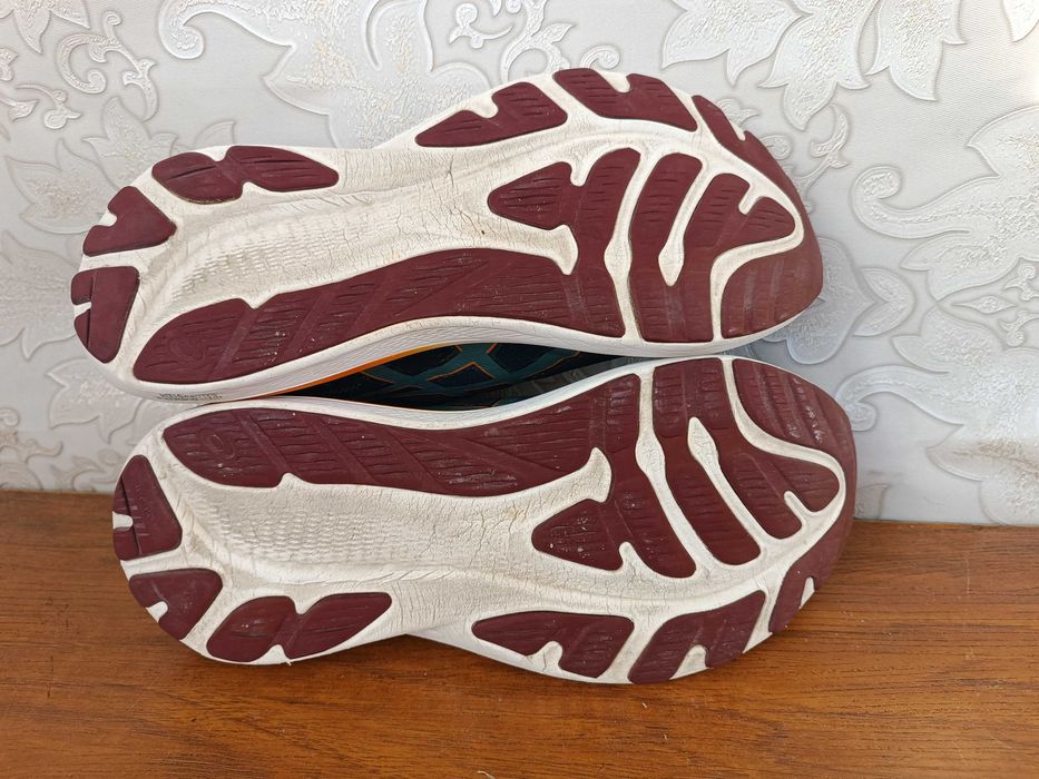 Кроссовки беговые Asics GT 2000 12 размер 44 28 см Vietnam