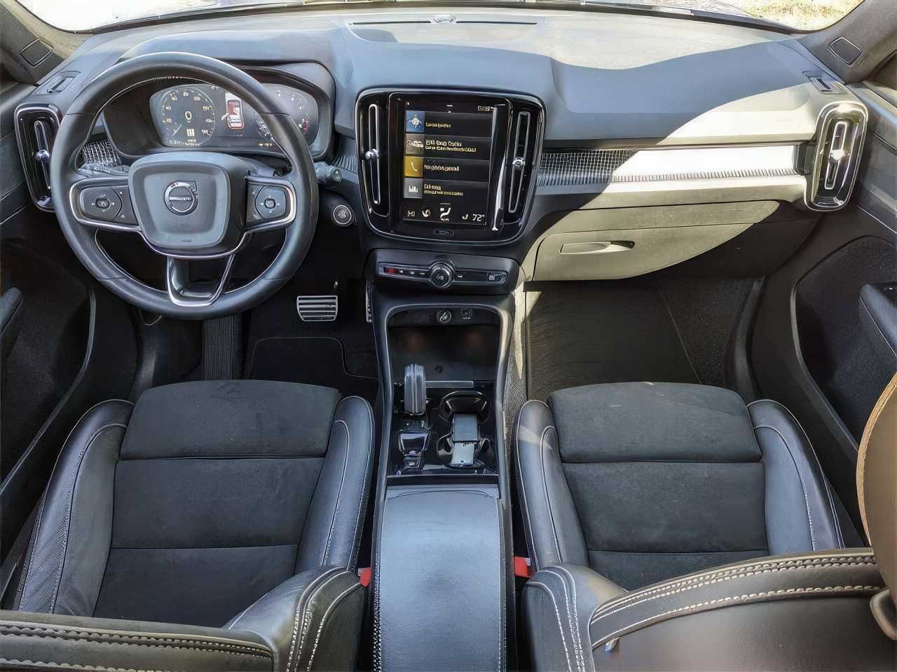 2021 Volvo XC40 T5 R-Design