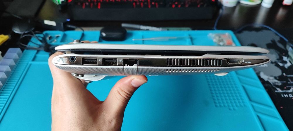 Нетбук 11.6" Asus Eee PC 1225B (без батареї) + сумка
