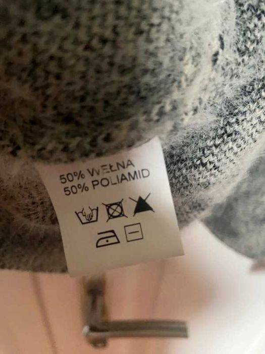 Wełniany żakiet z kieszeniami