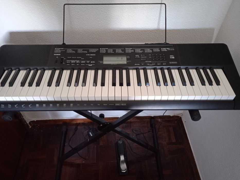 Teclado/piano + tripé + pedal