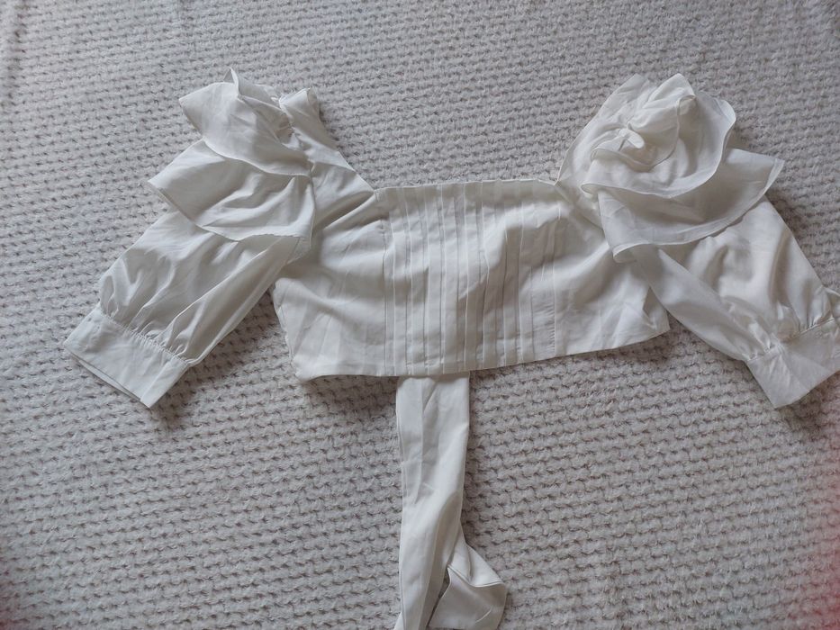 Krótka bluzka letnia wiązana z tyłu