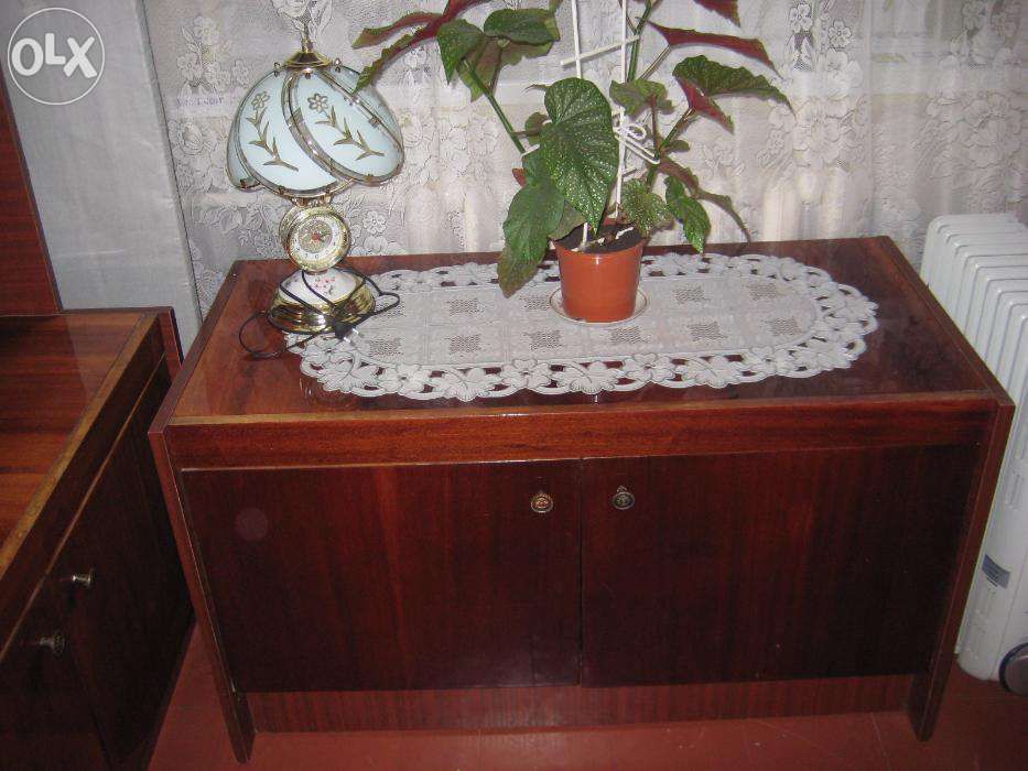 Продам стенку с лаковым покрытием б/у