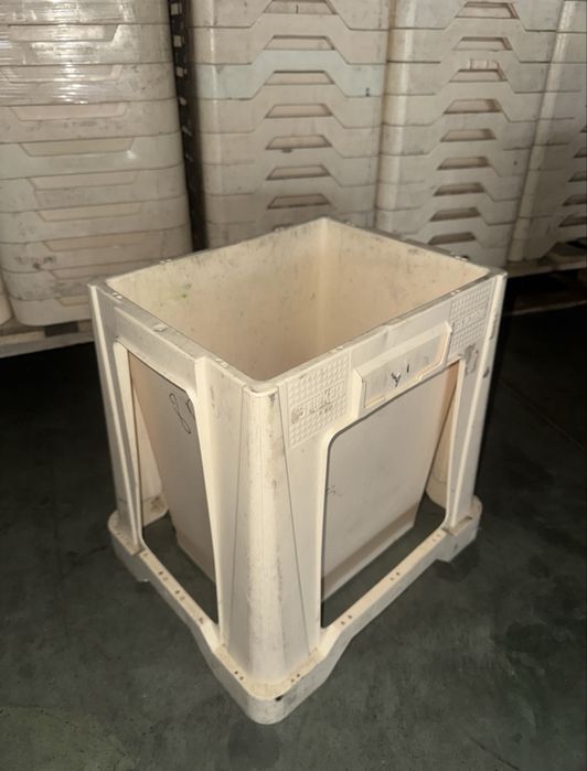 Бачки та надставки для зрізаних квітів / відра / пойомники / тара квіт