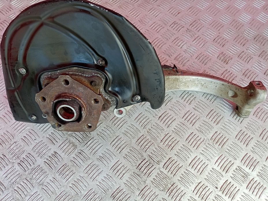 Ступиця кулак цапфа передня ліва Audi Q7 4M передняя левая Ауді Кю7