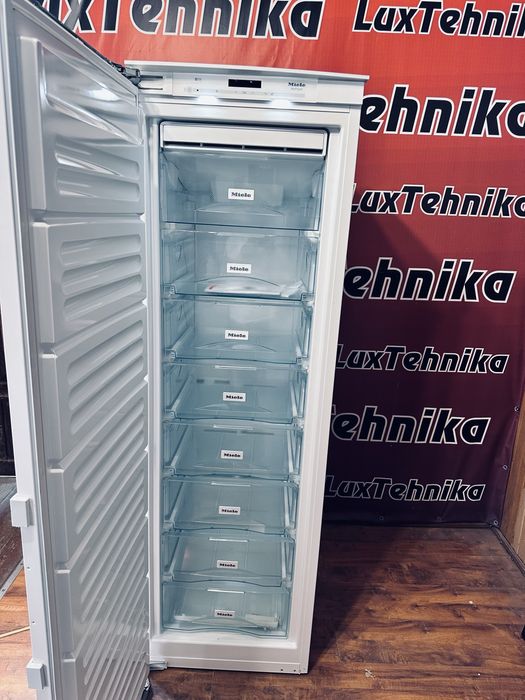 Морозильна камера Miele , під забудову