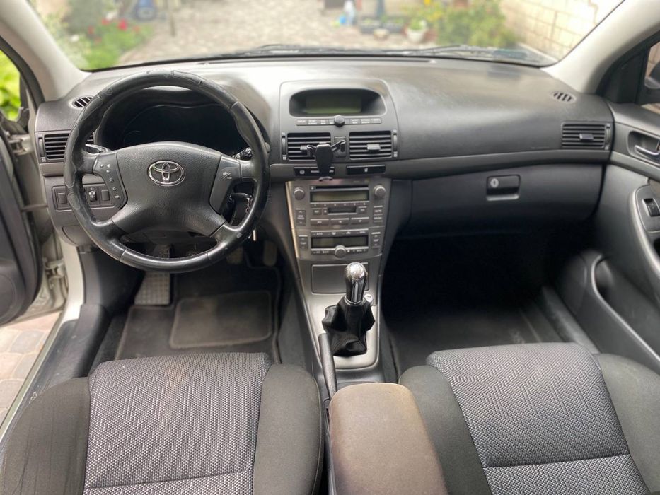 Toyota avensis 2003