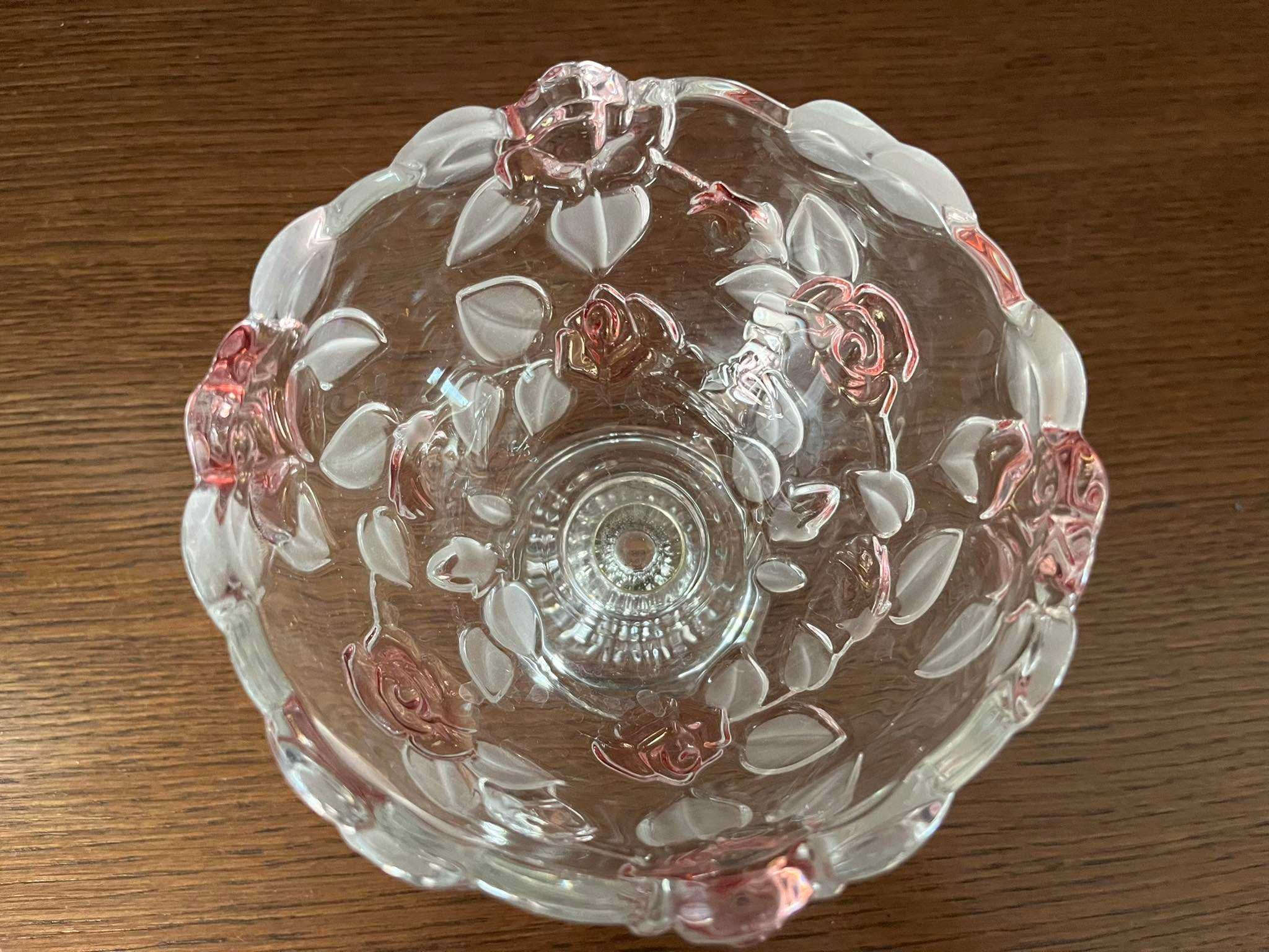 Cukiernica szklana na nóżce róża grawerowana
