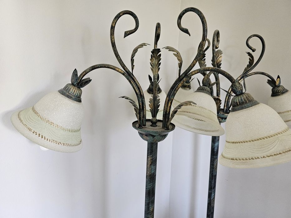 Lampy podłogowe stojące