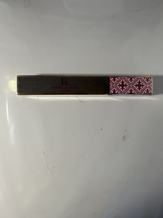 Продам (вышели сроки)   ЦЕНА За  ЛОТ  помада , блеск и тушь 600 грн