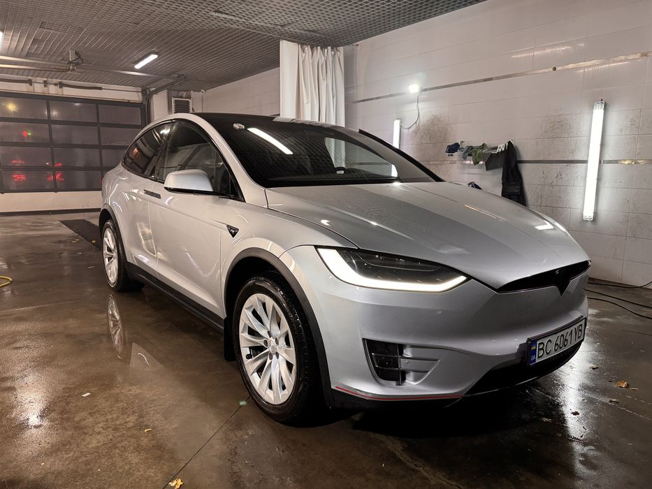 Tesla model X 75d