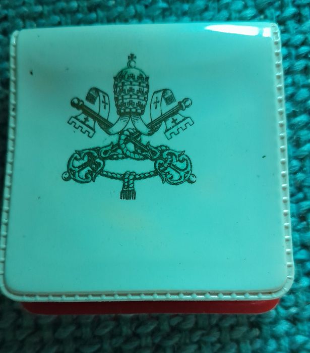 Trzy medale pamiątkowe JPII