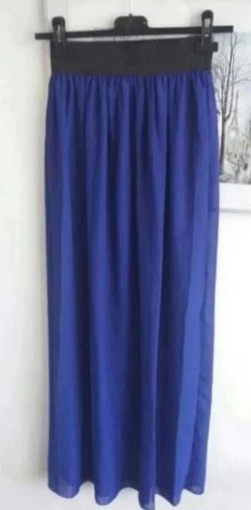 Kobaltowa spódnica maxi.