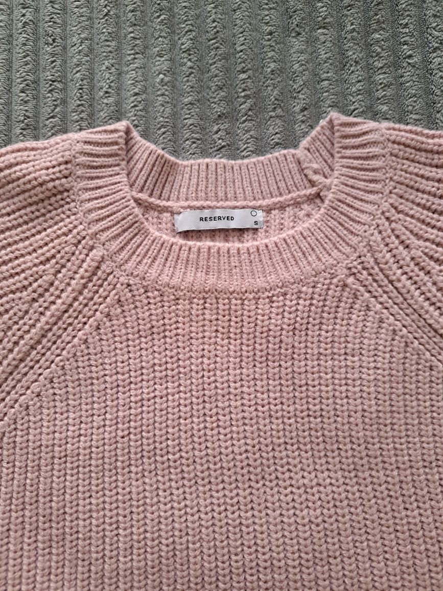 Różowy sweter Reserved