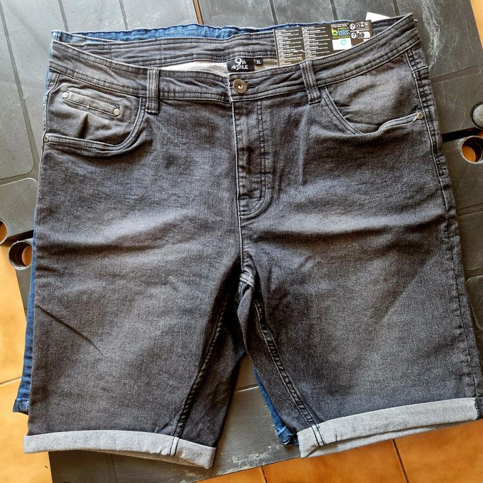 Calções bermudas de ganga novas xxl
Xl. Xxl
N 48. N 50. N 52
Fabricado