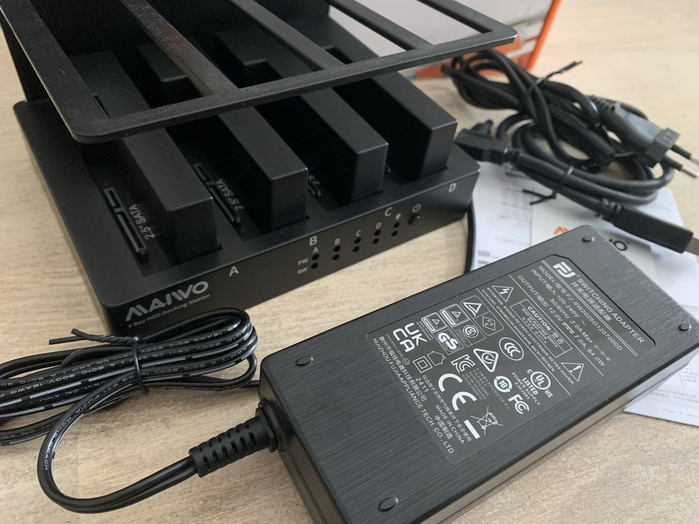 Нова USB 3.0 HDD SDD док-станція на 4 диски