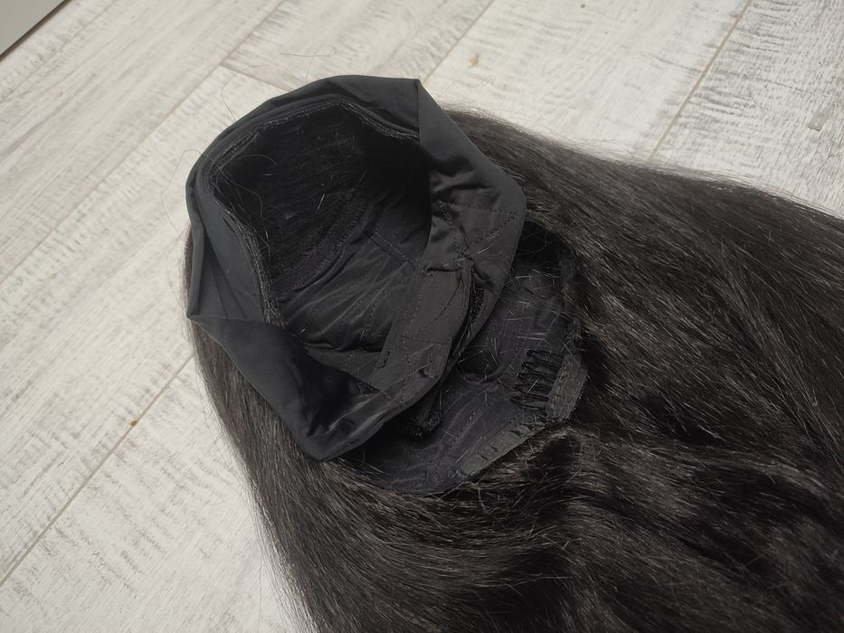 Czarna peruka jak prawdziwa gęsta wysoka jakość na opasce