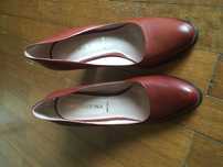 Sapatos em pele, novos, castanhos, nº 37