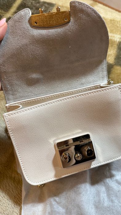 Сумку Furla, шкіра, відкріпний верх, можна змінювати, стан ідеальний