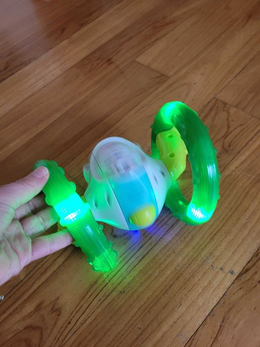 Robot dumel discovery zabawka interaktywna świeci gra ucieka