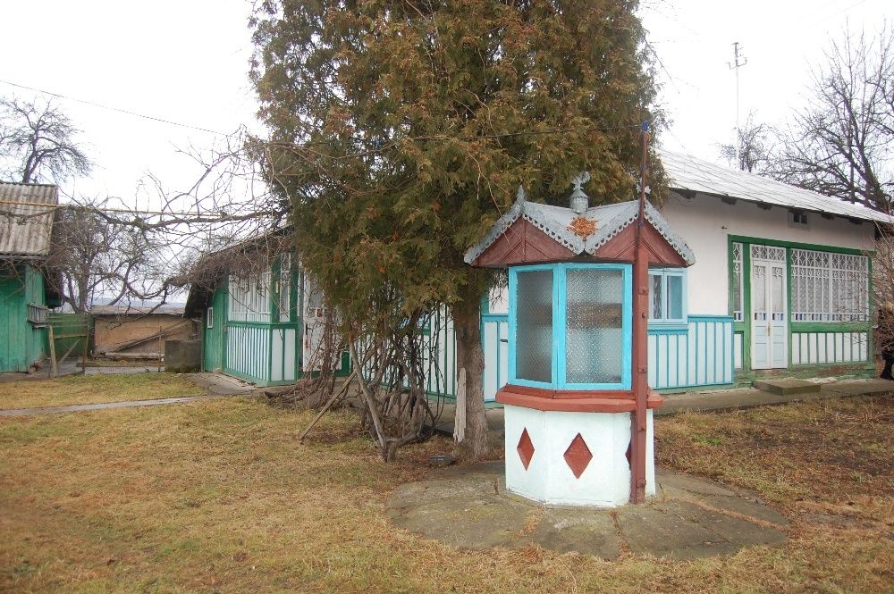 Продам хатинку з садом