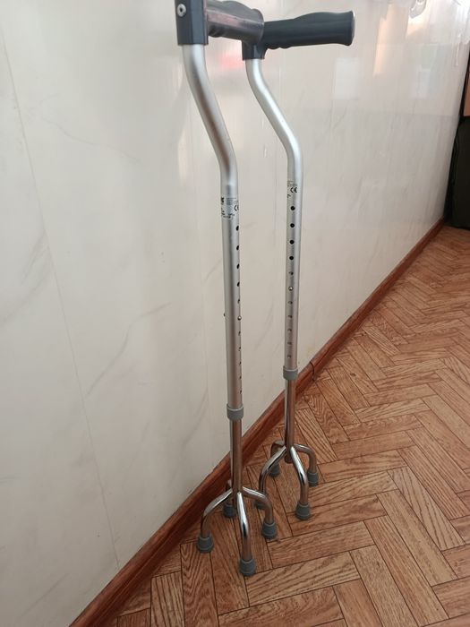 Костыль-трость и костыли подлокотные