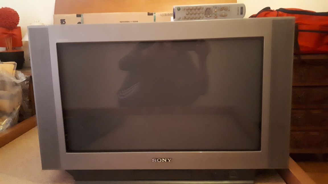 Vendo TV sony.82.cm ,com móvel a condizer