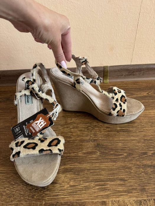 Босоніжки нові, шкіра, 39 розмір, 620 грн.