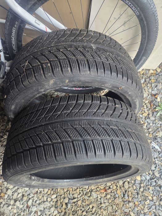 Opony zimowe 245.40.18