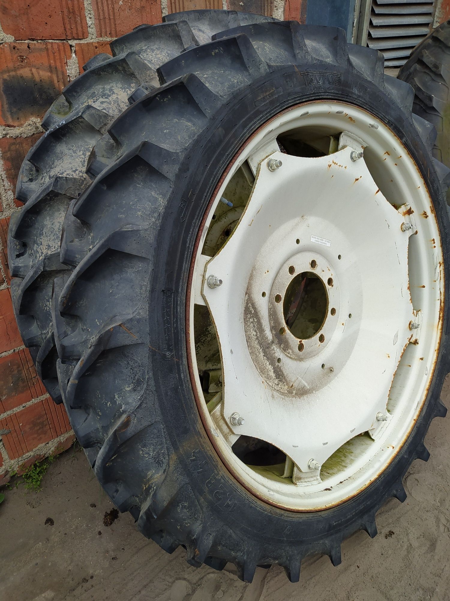 Koła wąskie 230/95 270/95 do międzyrzędzi 9.5 r32 11.2 r44 valtra case