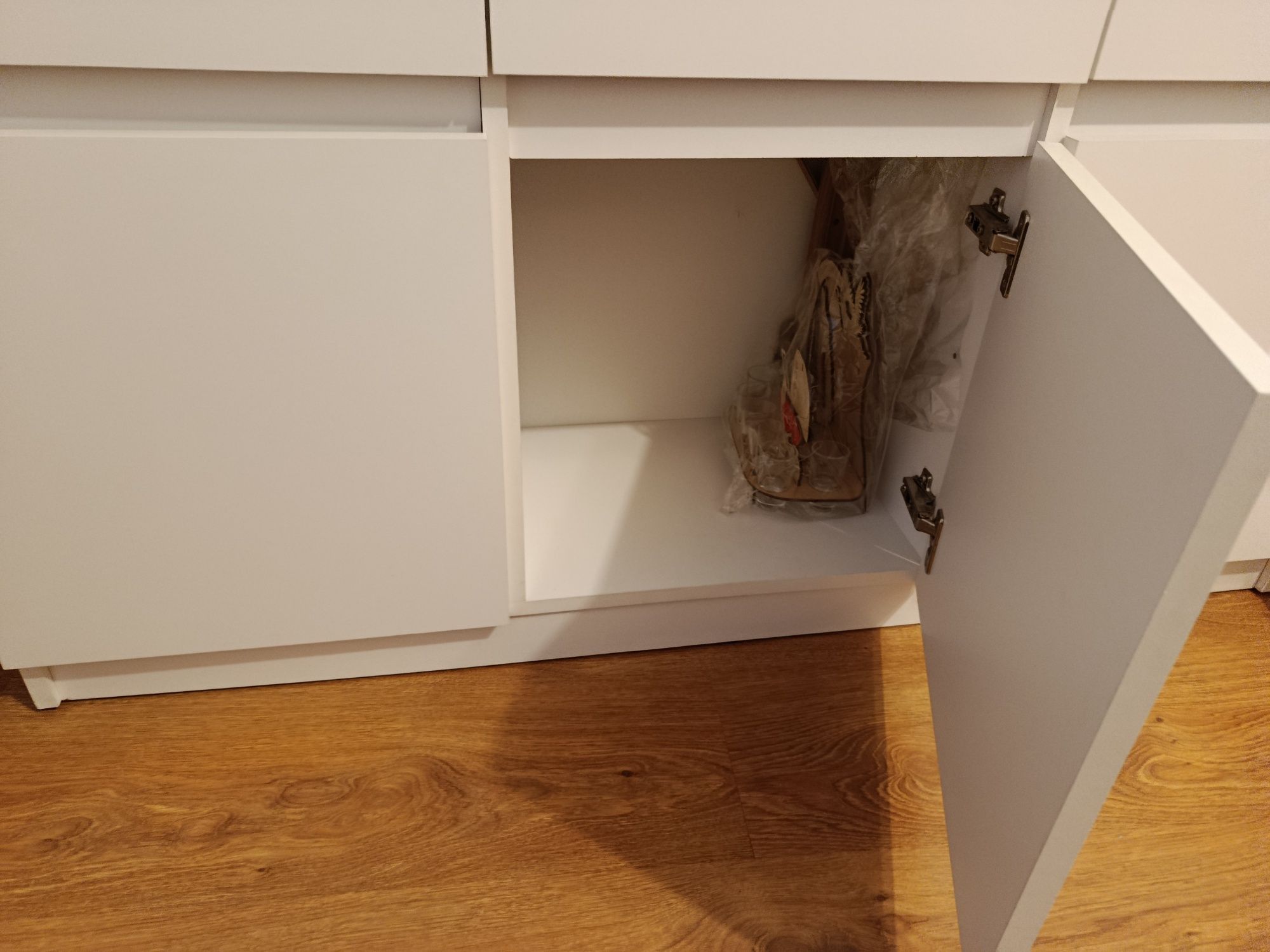 Niska komoda 3 szuflady i 3 półki